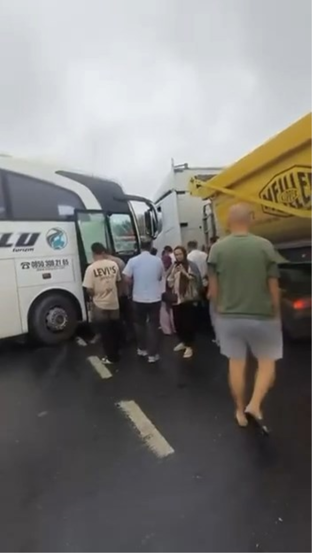 istanbulda yolcu otobusu iett 20130014 2557 1 m