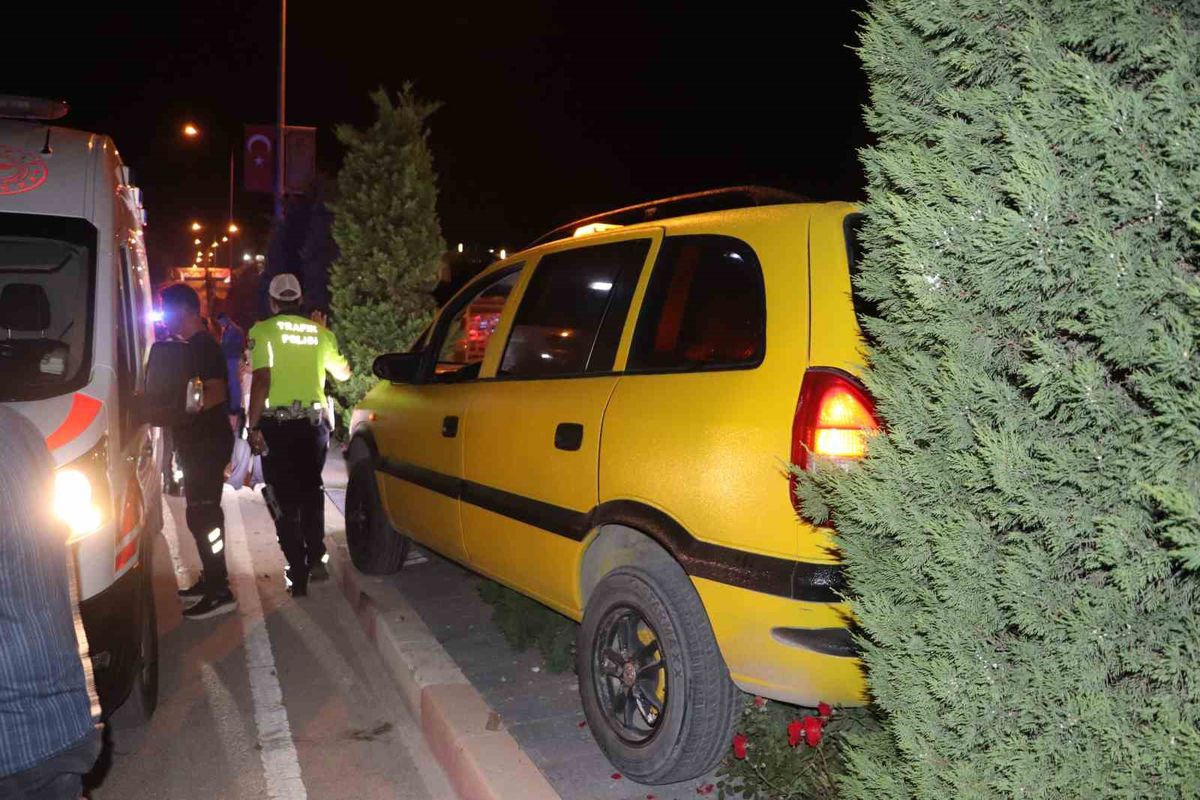 Karaman'da Taksi Refüje Çıktı: 2 Yaralı