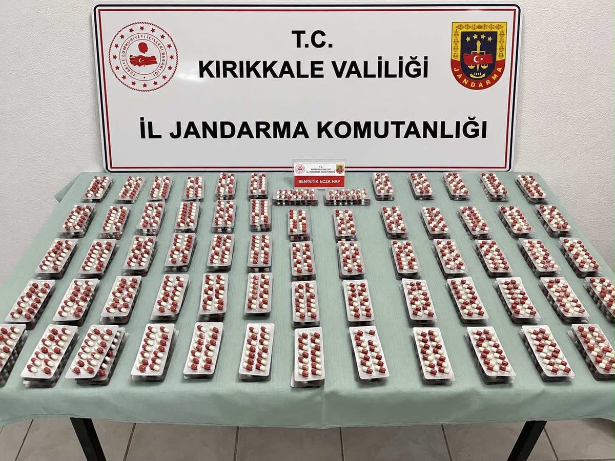 Kırıkkale'de Sentetik Ecza Operasyonu: 2 Bin 926 Hap Ele Geçirildi