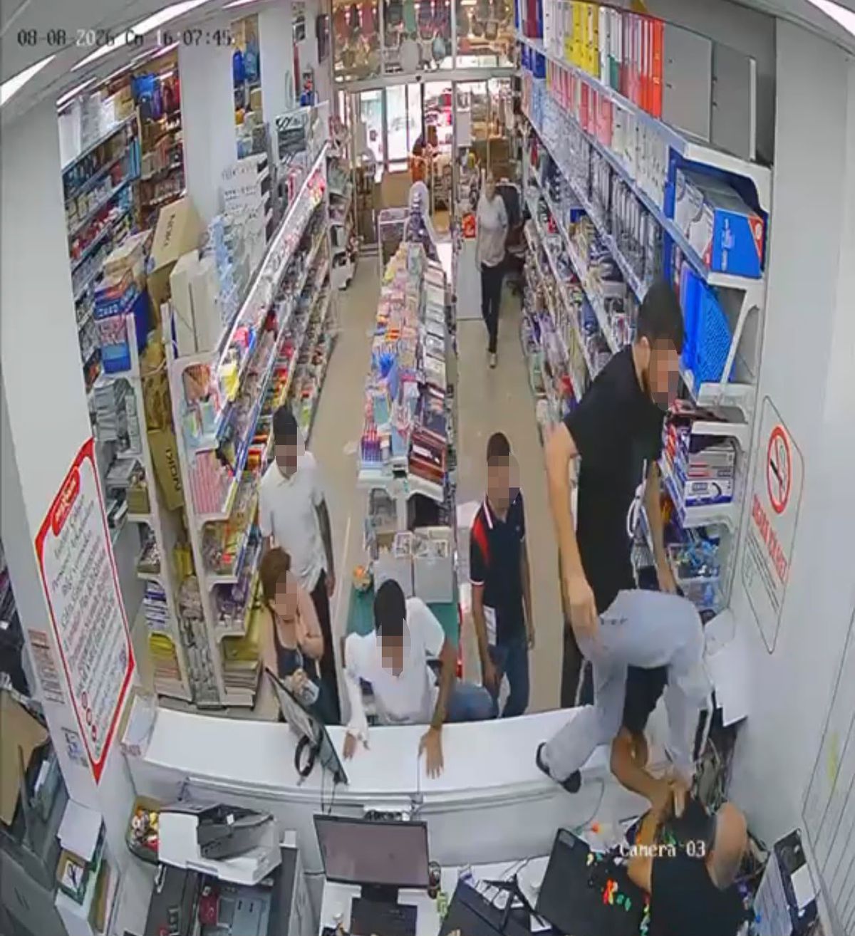 Samsun'da kırtasiyeye acımasız saldırı kamerada