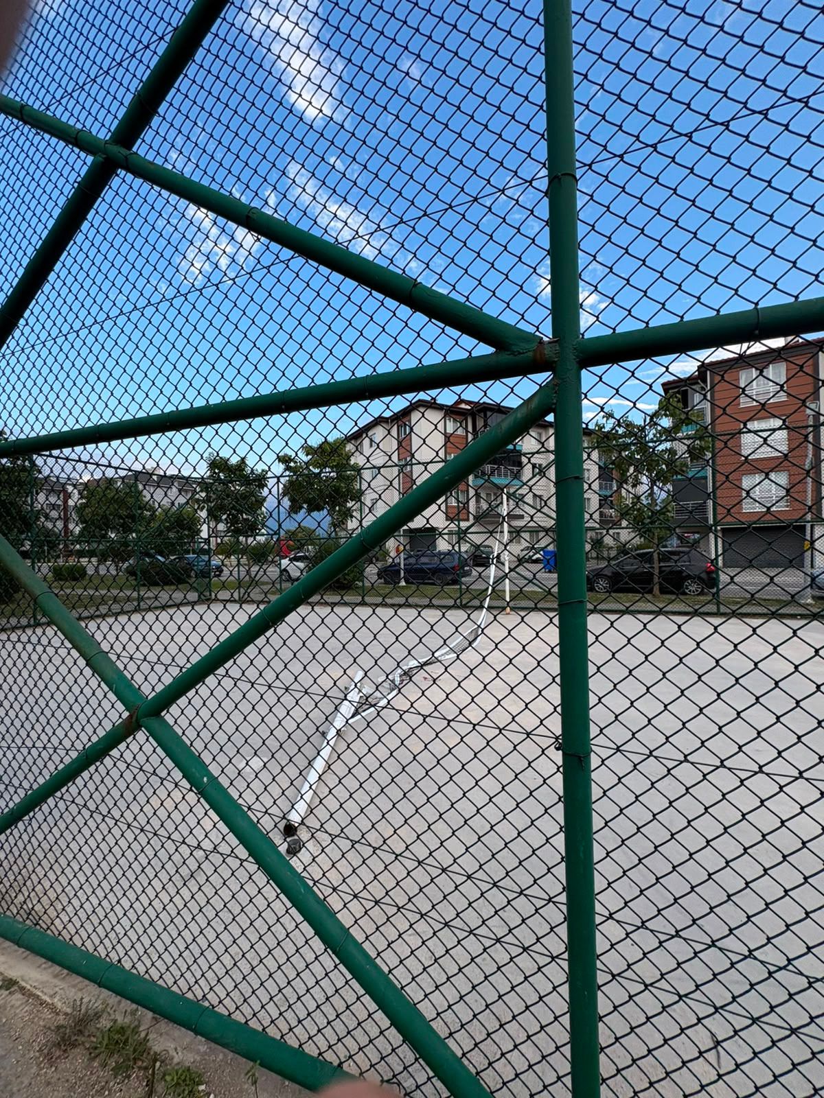 Bolu'da Parkta Voleybol Direği Çocuğun Üzerine Devrildi