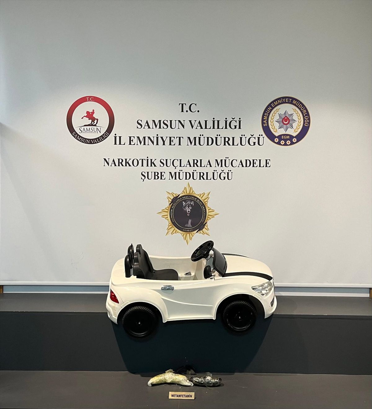 Akülü Arabada Uyuşturucu Ele Geçirildi