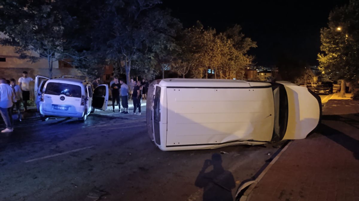 Kapaklı'da kavşak kazası: 3 yaralı