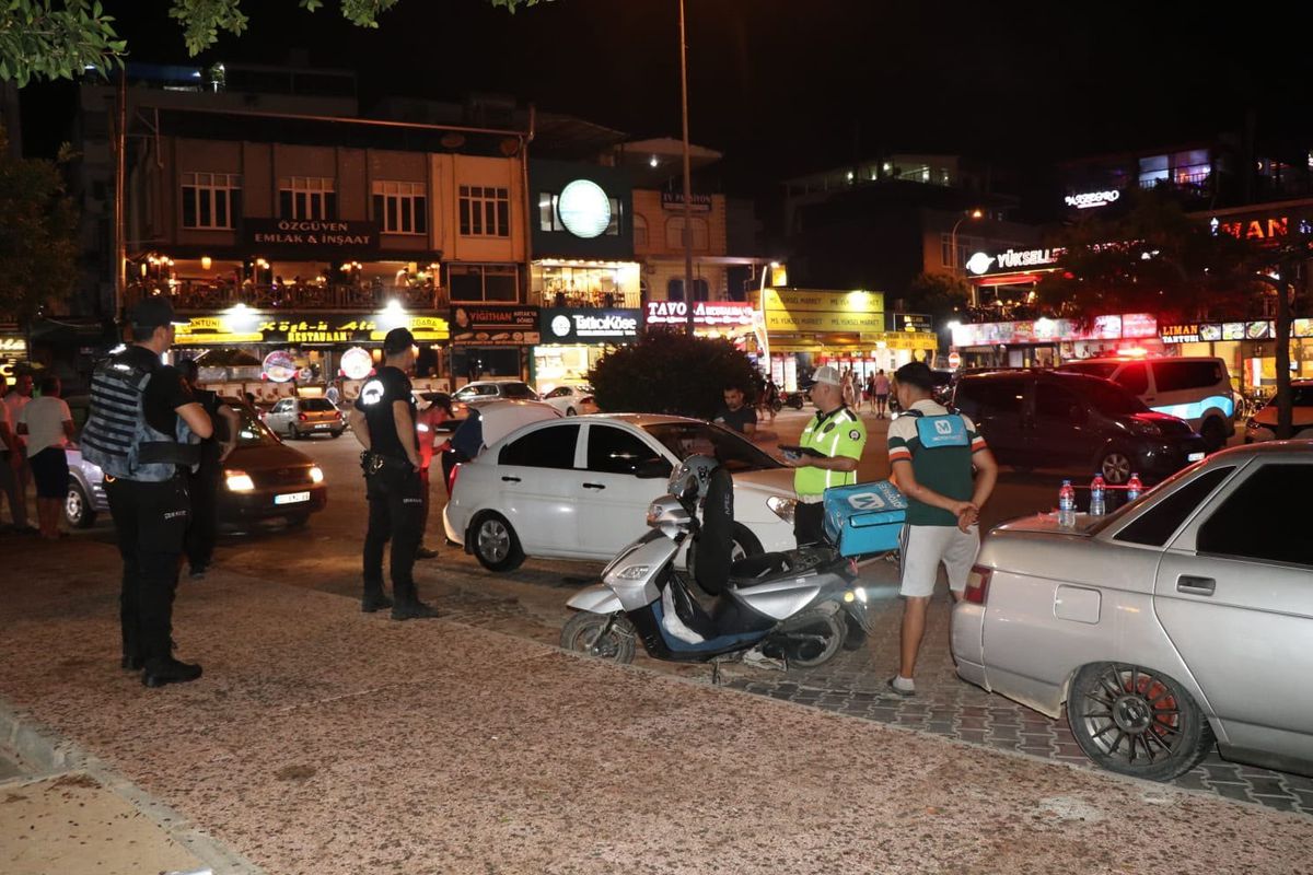 Taşucu'nda Kapsamlı Turizm Huzur Uygulaması: 1 Aranan Şahıs Yakalandı