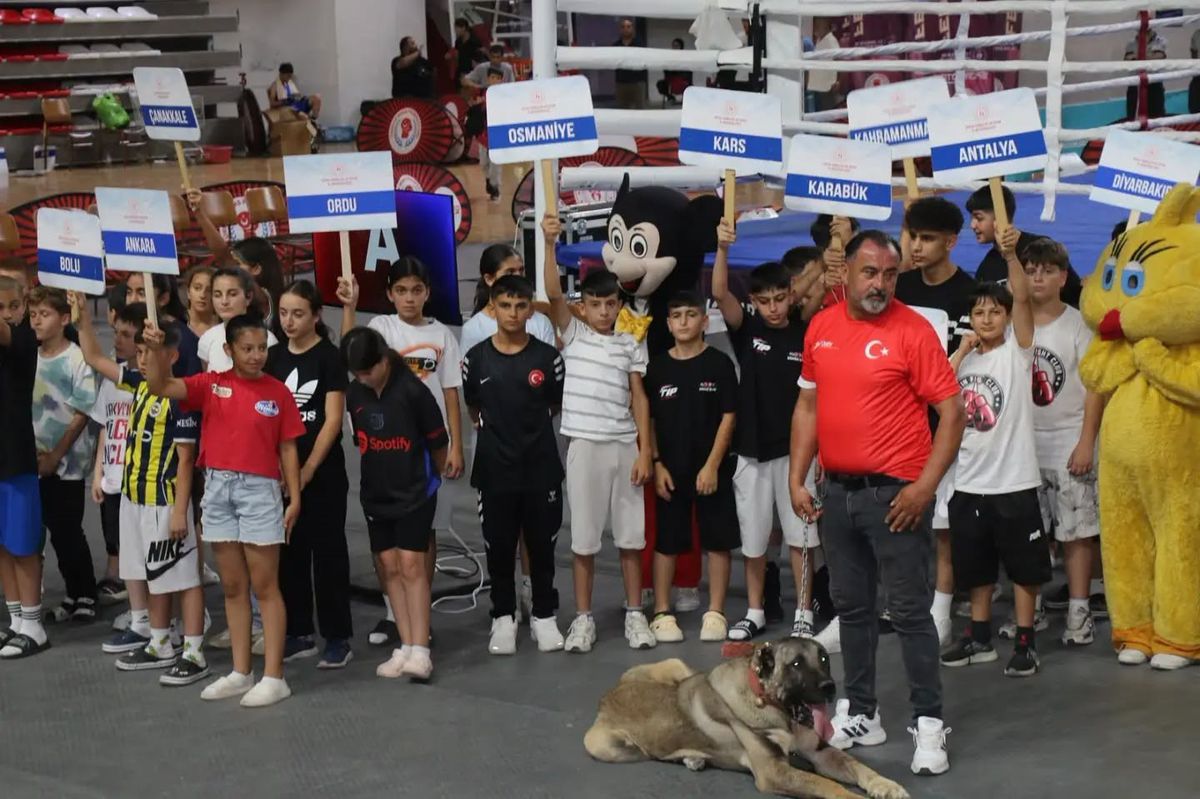 Sivas’ta U-13 Boks Şampiyonası Seremonisi Yapıldı