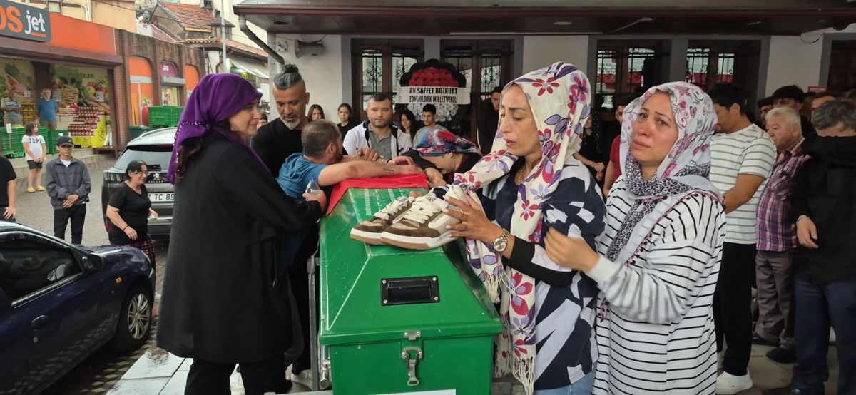 Ereğli'de Ehliyetsiz Sürücü Hayatını Kaybetti, Cenazede Baba Jandarma Eşliğinde Katıldı