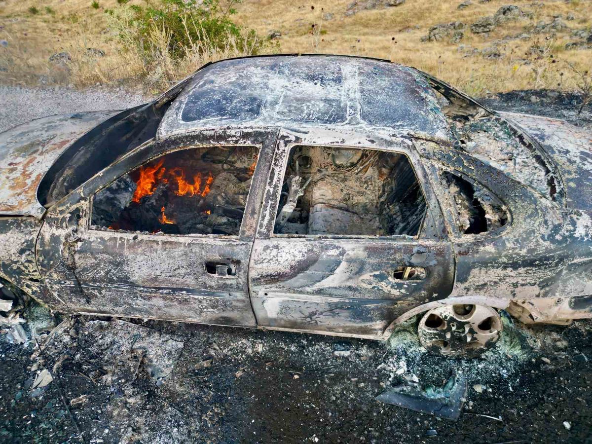 Afyonkarahisar'da Otomobil Alev Aldı, 3 Kişi Son Anda Kurtuldu