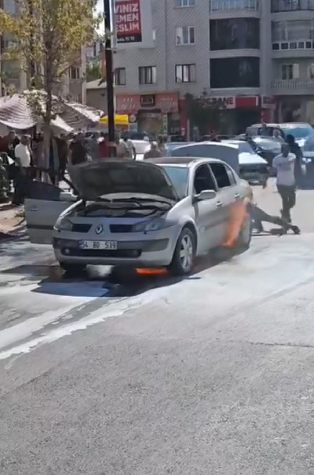 Sivas'ta Seyir Halindeki Otomobil Alev Alev Yandı