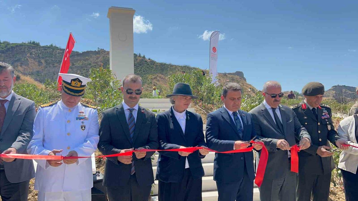 Anafartalar Zaferi'nin 111. Yılı Coşkuyla Kutlandı, Arıburnu Zafer Anıtı Yeniden Açıldı