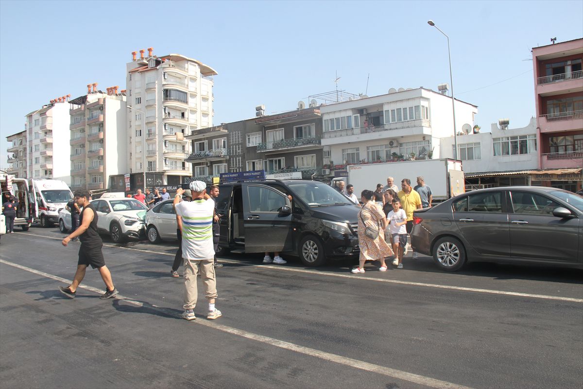 Serik'te Zincirleme Kaza: 6 Yaralı