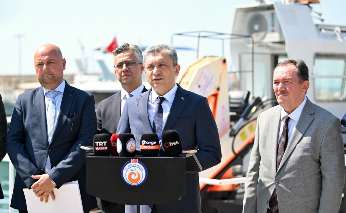 Antalya'da Deniz Temizliği: 10 Günde 27 Metreküp Atık Toplandı