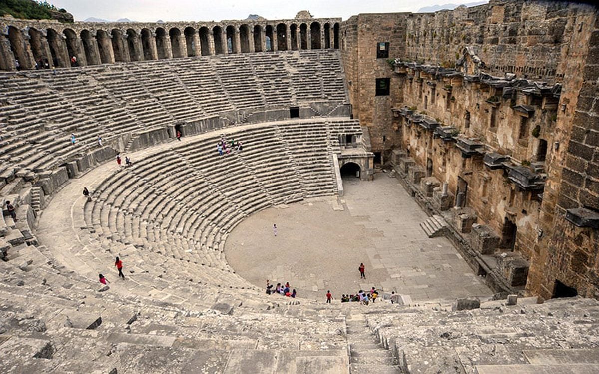 Aspendos'ta Tarihi Keşif: Güreşçi Mezarı Gün Yüzüne Çıkarıldı
