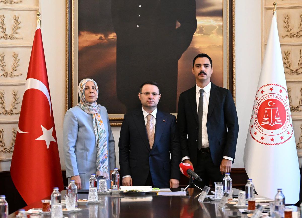 Adalet Bakanı Gürlek, Muhsin Yazıcıoğlu'nun Ailesini Kabul Etti