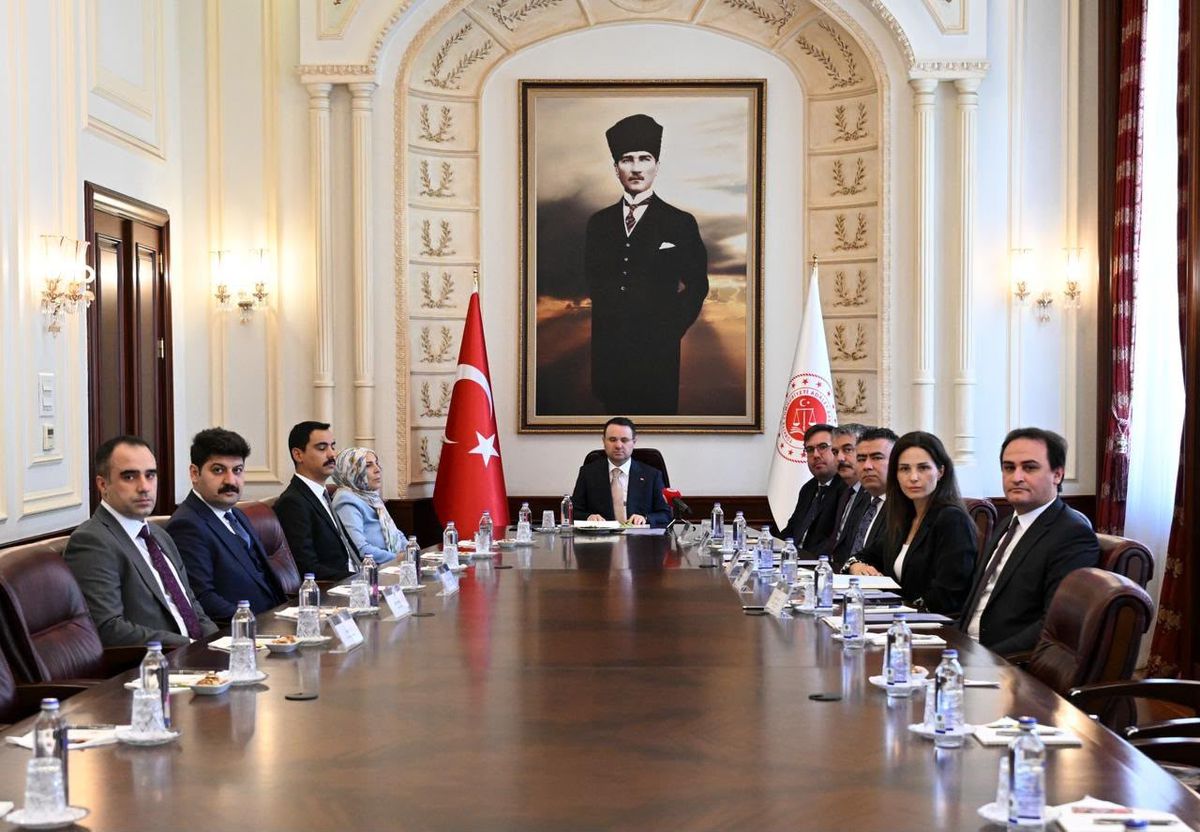 Adalet Bakanı Gürlek, Muhsin Yazıcıoğlu'nun ailesini kabul etti