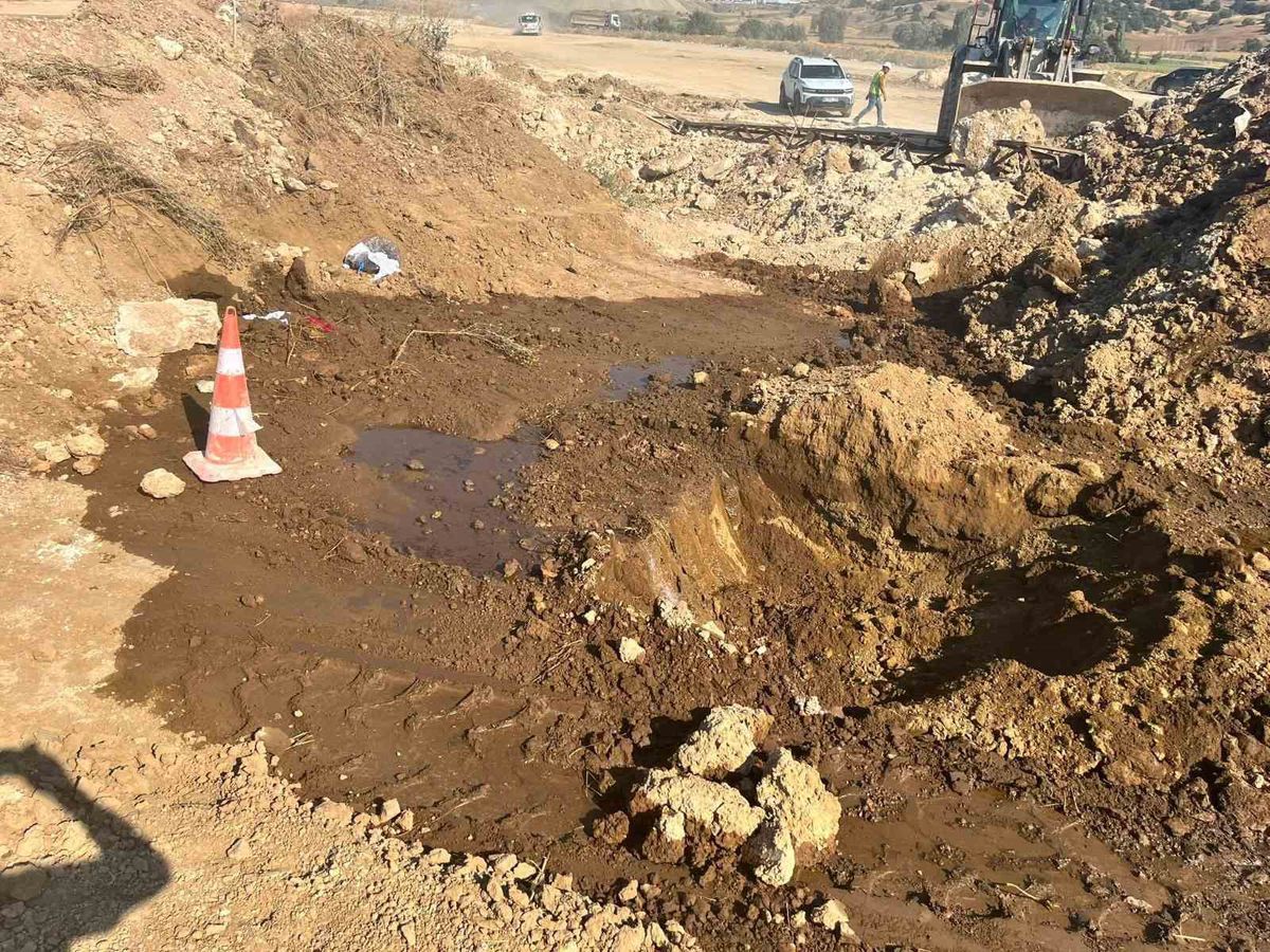 Bozüyük'te Kepçe NATO Boru Hattını Patlattı