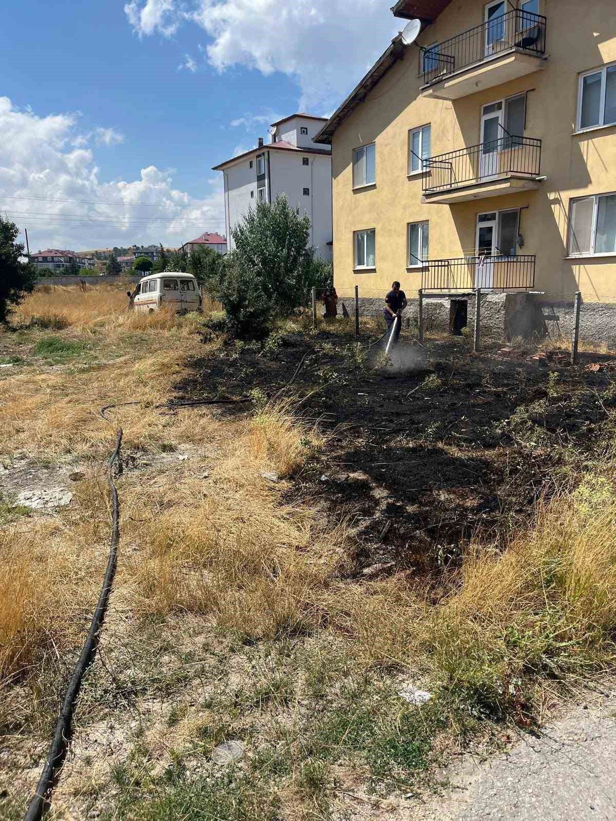 Gerede'de Ot Yangınları Panik Yarattı