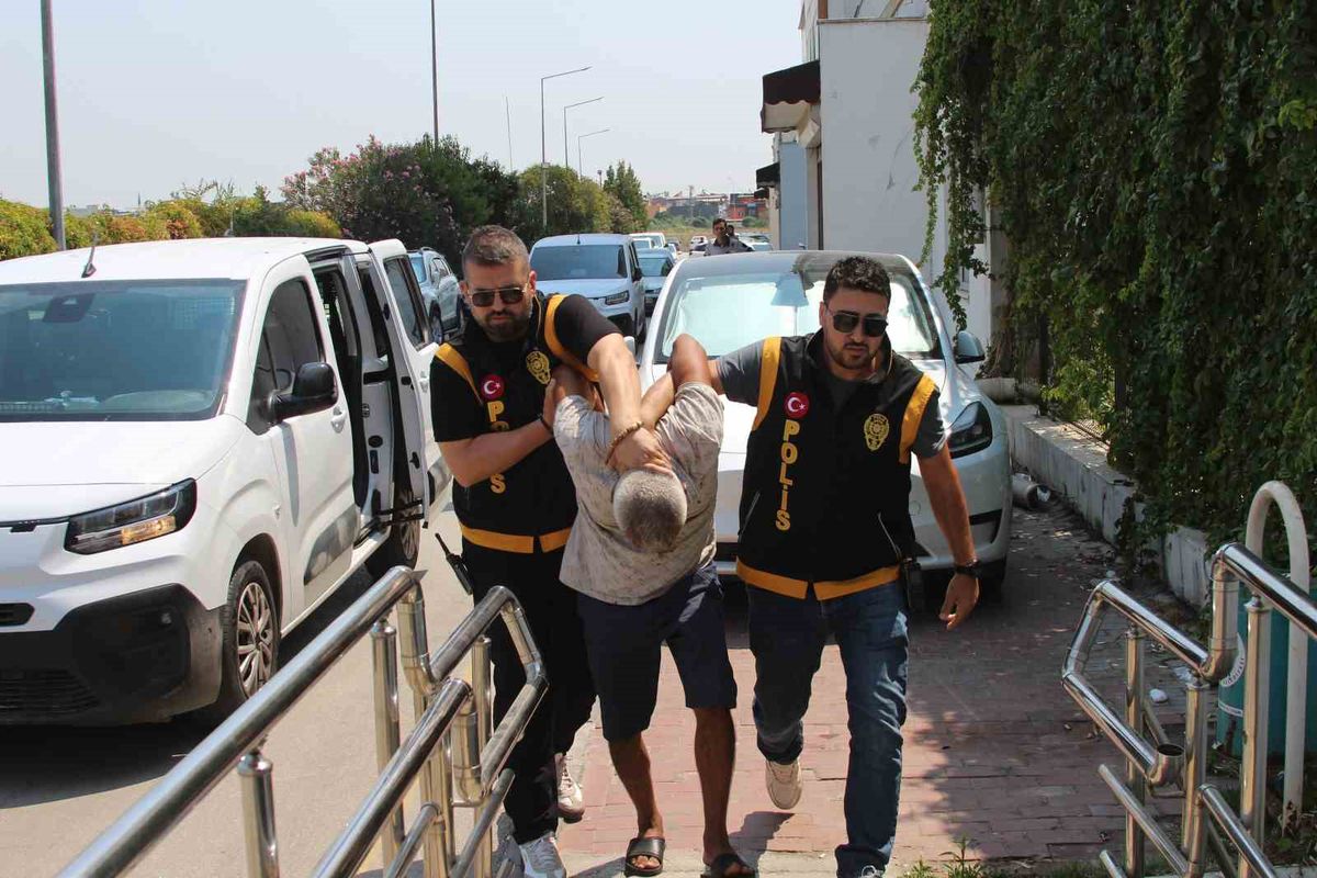 Eski eşini 8 yerinden bıçaklayan şüpheli adliyede