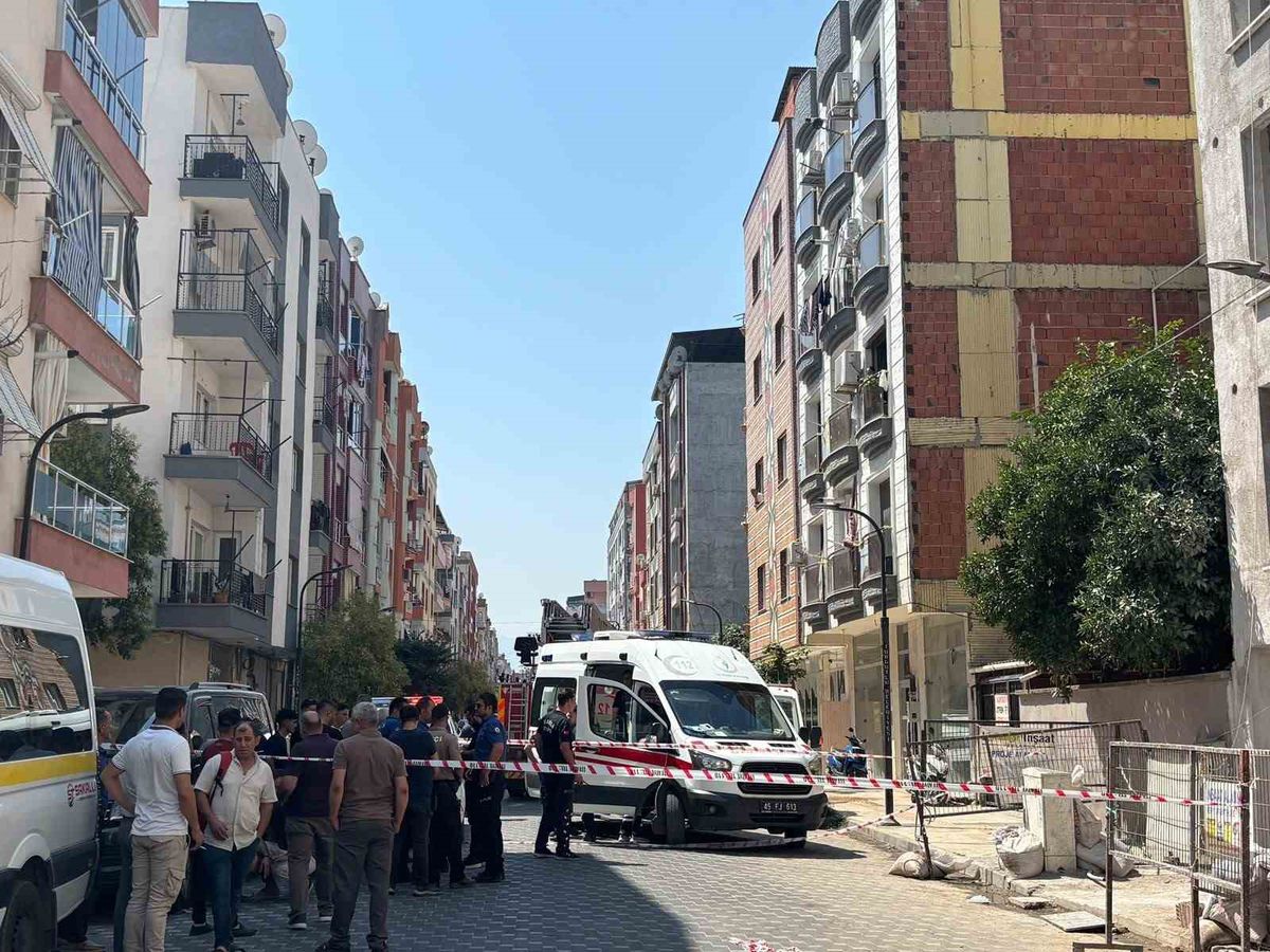 Turgutlu'da İnşaat Çatısından Atlayan Adam Ağır Yaralandı