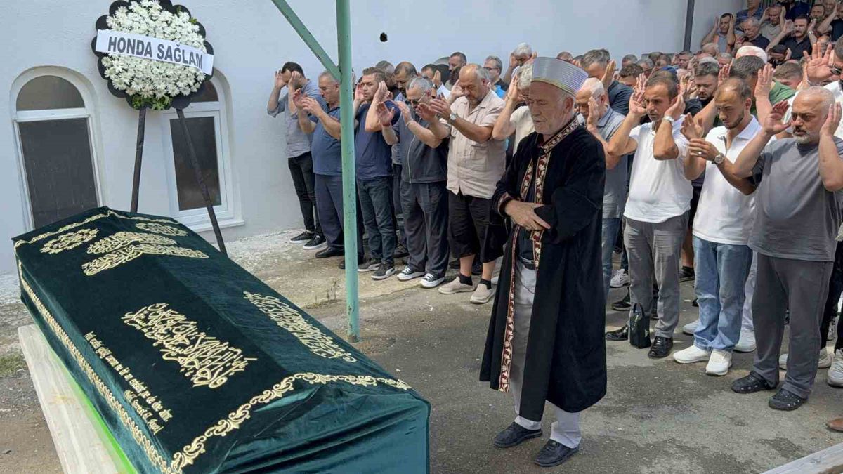 Samsun'da Boğulan 17 Yaşındaki Genç Son Yolculuğuna Uğurlandı