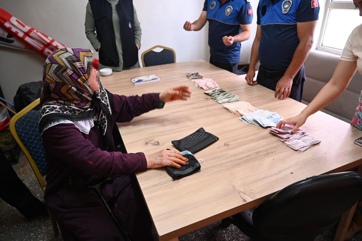 Kırıkkale'de Dilencinin Üzerinden 25 Bin Lira Çıktı