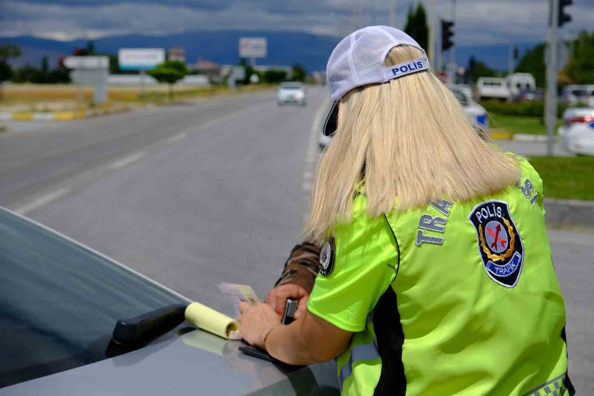 Düzce'de Trafik Denetimlerinde 204 Araç Trafikten Men Edildi