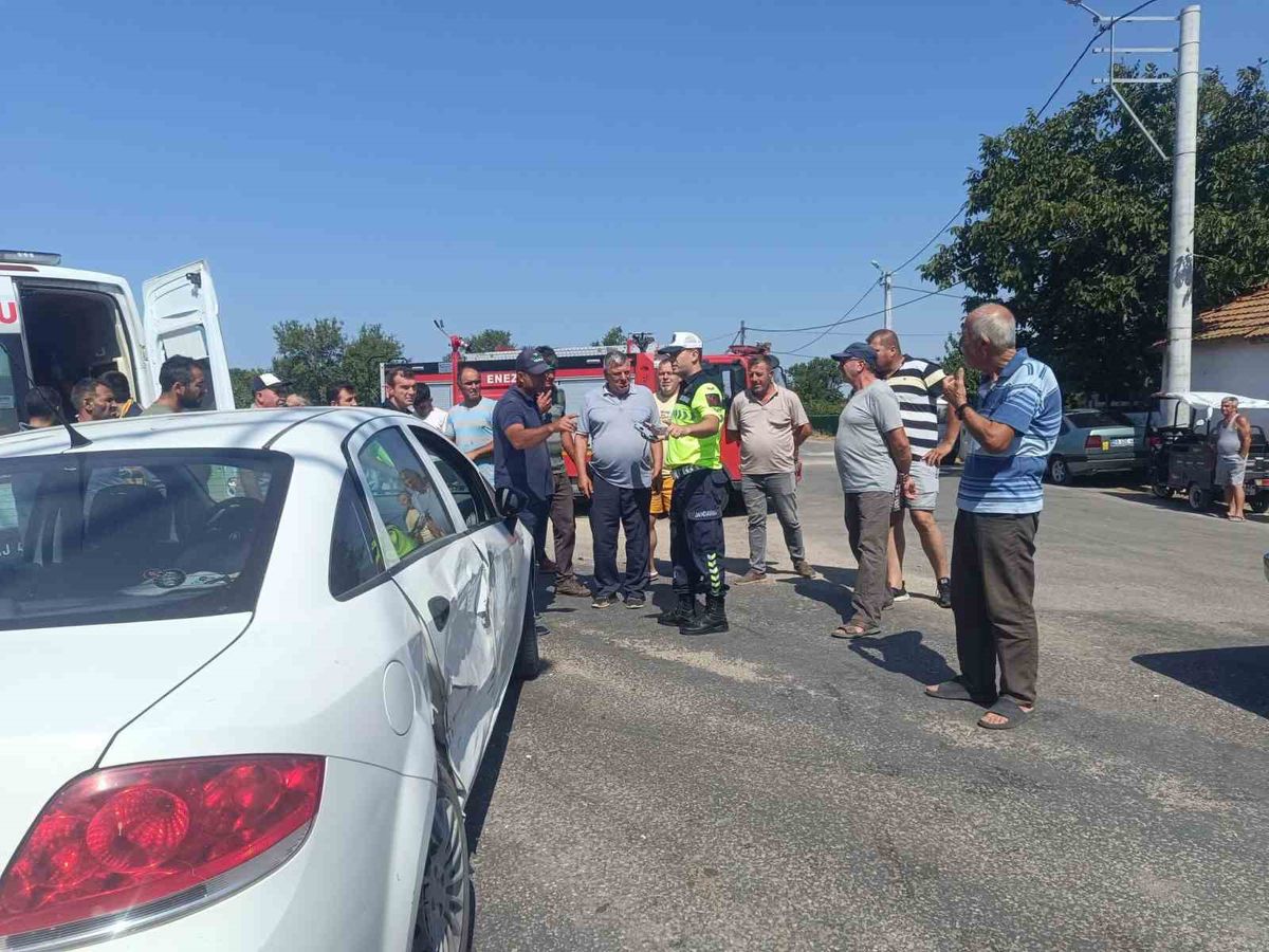 Enez'de Trafik Kazası: 3 Yaralı