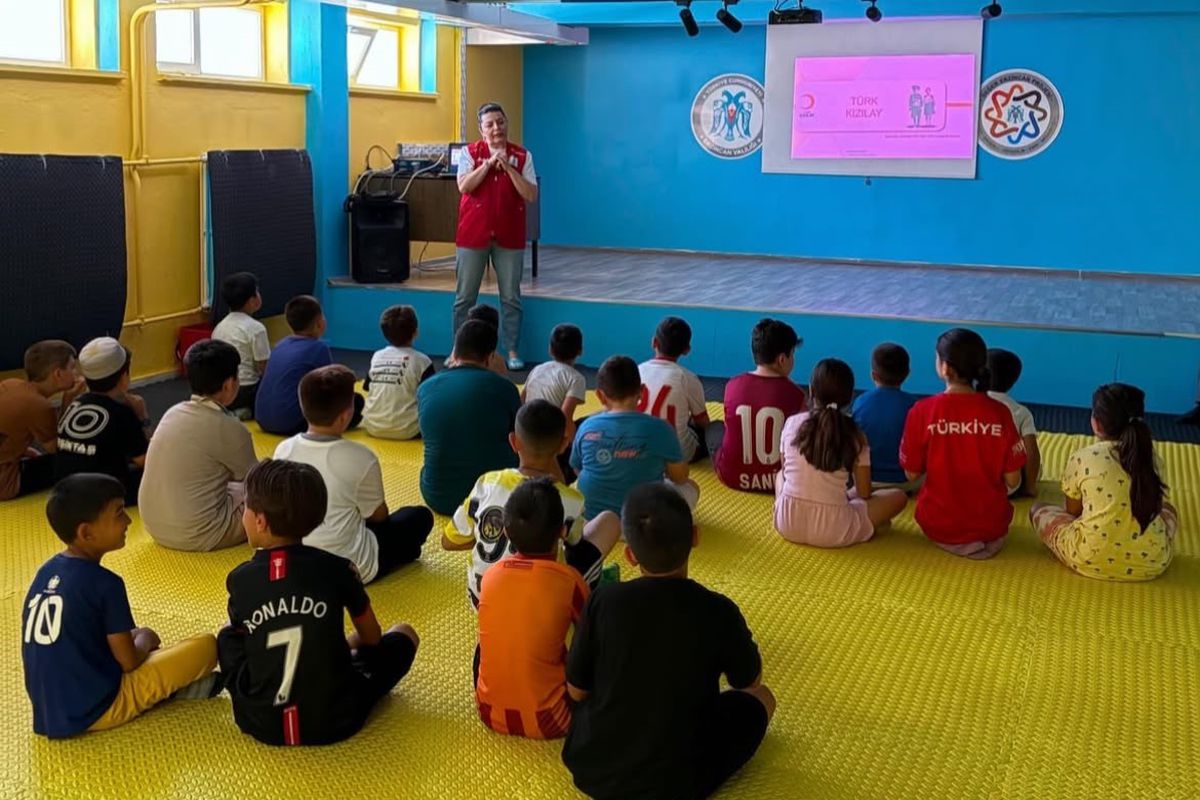 Erzincan'da Öğrencilere Kızılaycılık Eğitimi Verildi