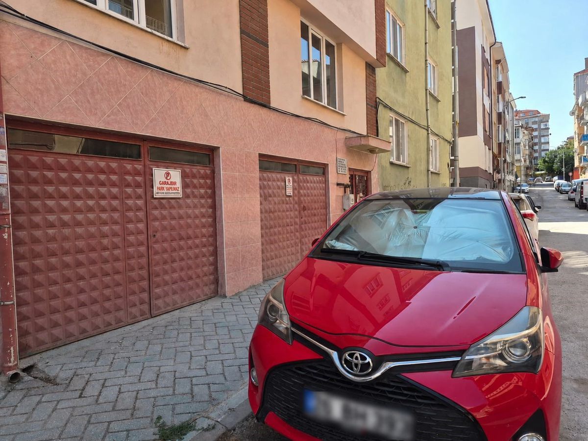 Eskişehir'de Garaj Önüne Park Sorunu Büyüyor