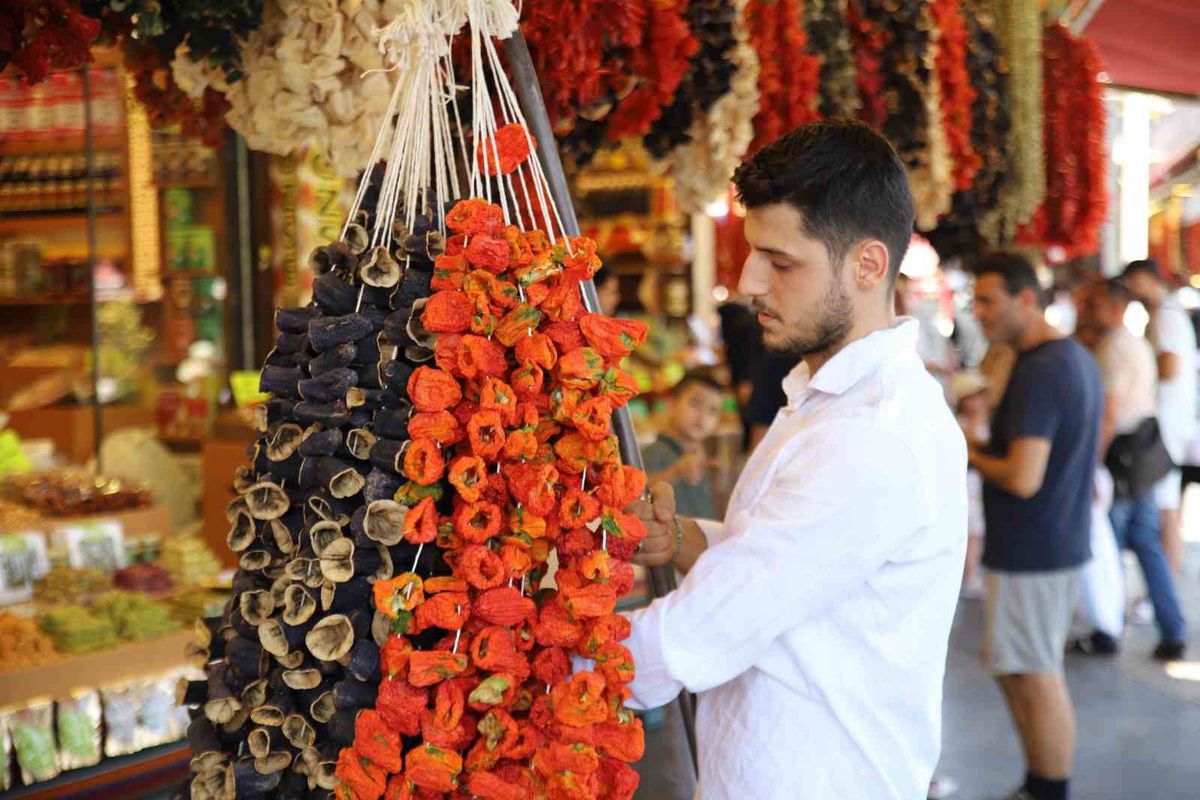 Gaziantep'te Kurutmalık Sebzeler Tezgahlarda