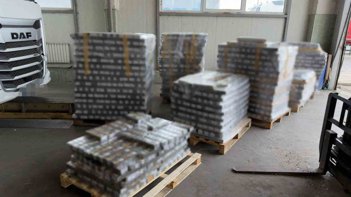 Bulgaristan'da tırda 1,14 milyon kaçak sigara ele geçirildi