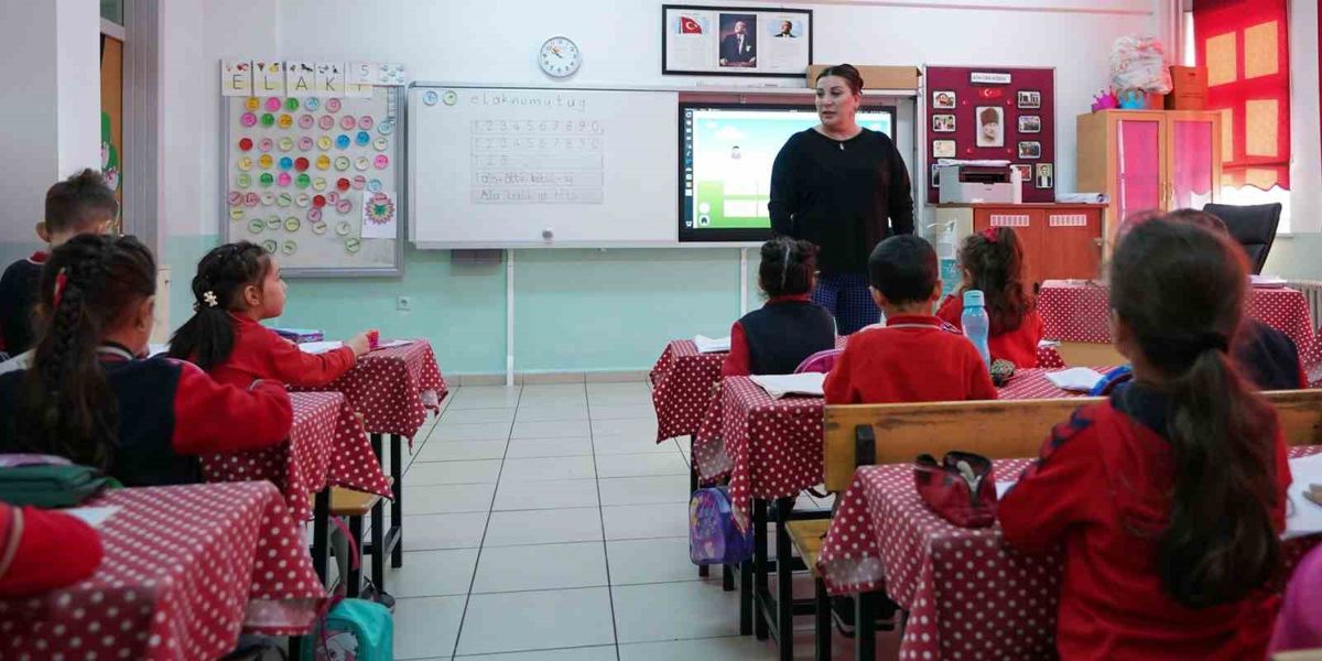 MEB'den öğretmenlere iller arası yer değiştirme başvurusu