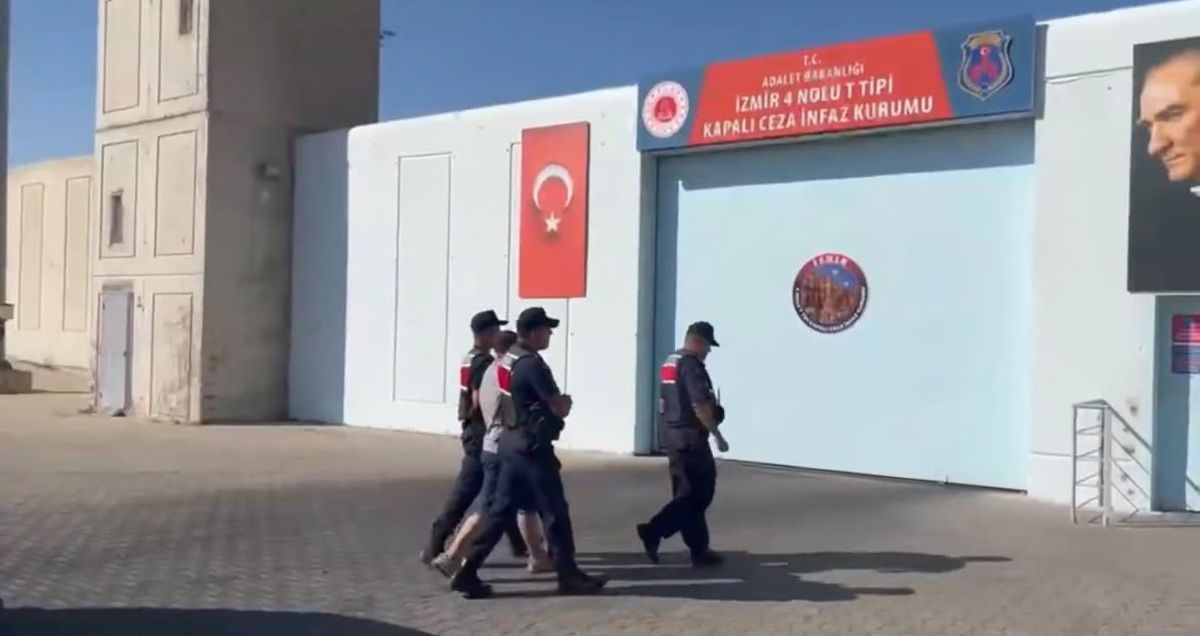 İzmir ve Muğla'da Göçmen Kaçakçılığı Operasyonu: 9 Organizatör ve 132 Düzensiz Göçmen Yakalandı