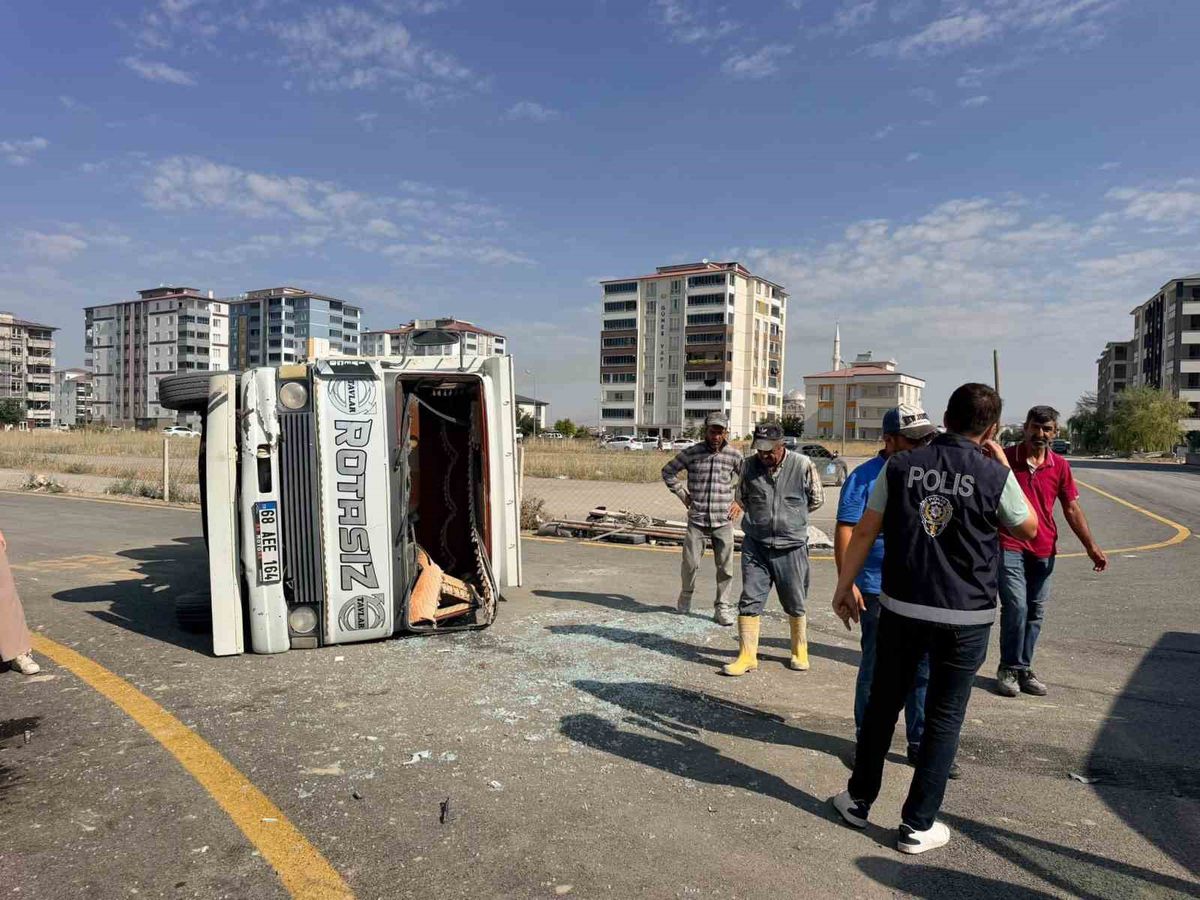 Kahramanmaraş'ta Kamyon-Minibüs Çarpışması: 2 Yaralı
