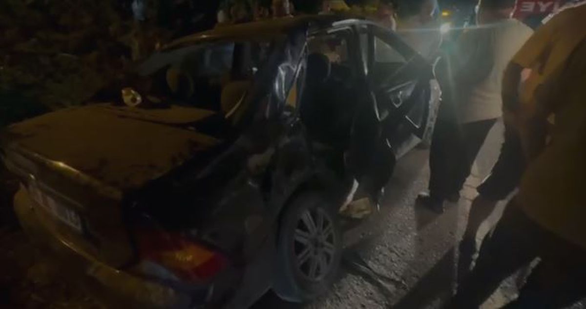 Cide'de İki Otomobil Çarpıştı: 4 Yaralı