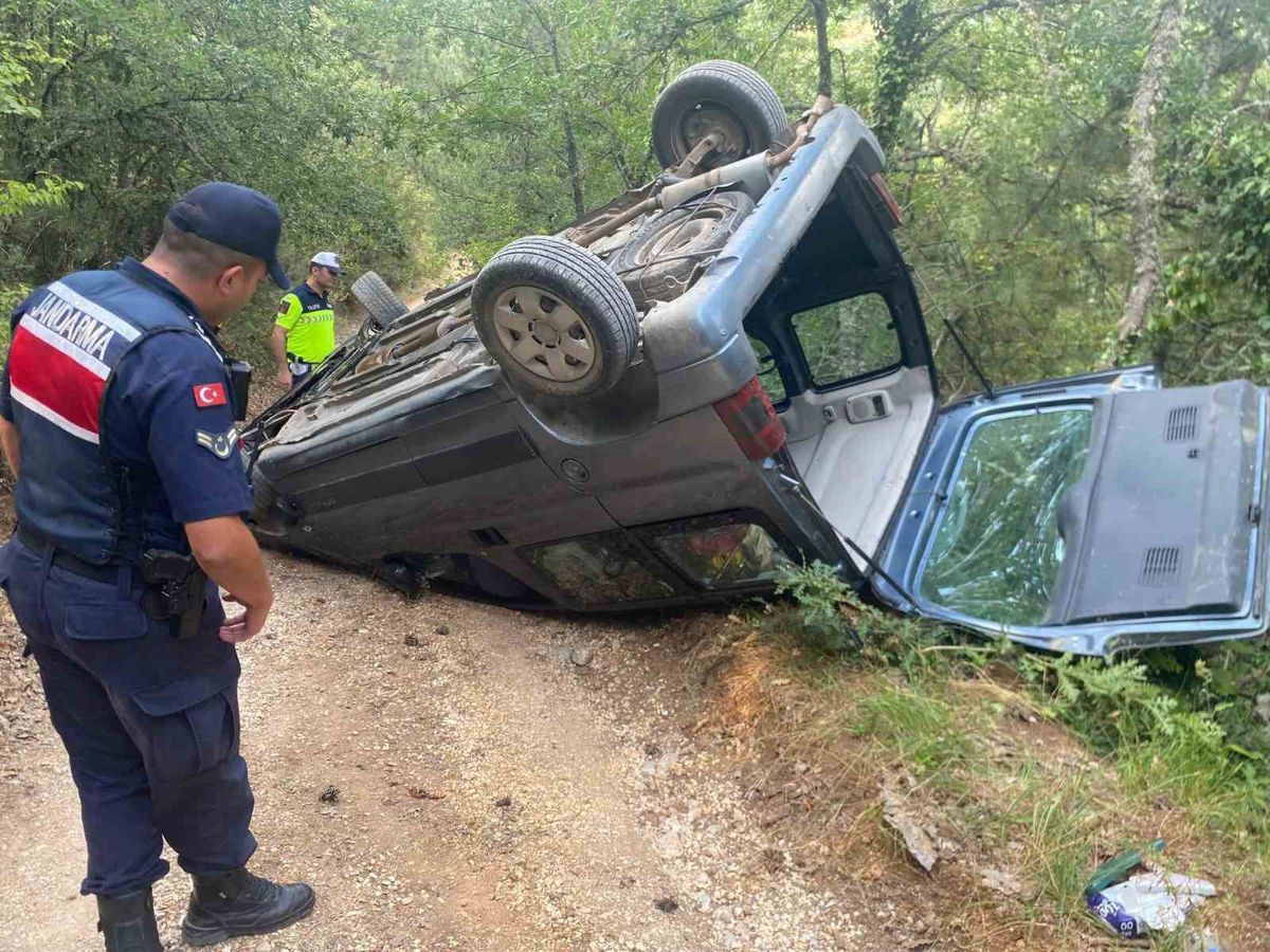 Bilecik'te Hafif Ticari Araç Takla Attı: 1 Yaralı