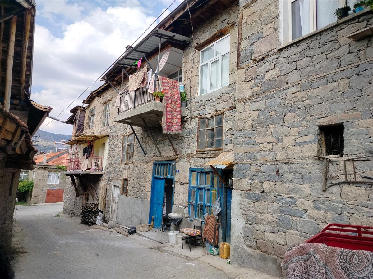 Seydişehir'de Pencereden Düşen Çocuk Ağır Yaralandı