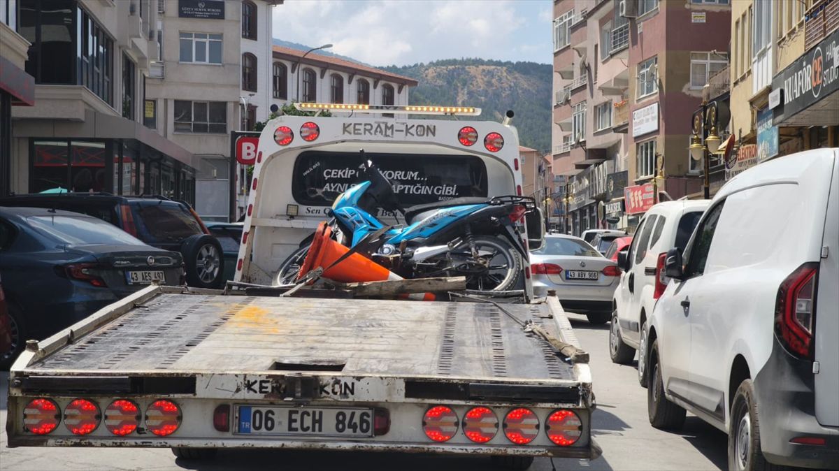 Kütahya'da Polisten Kaçan Sürücü Aranıyor