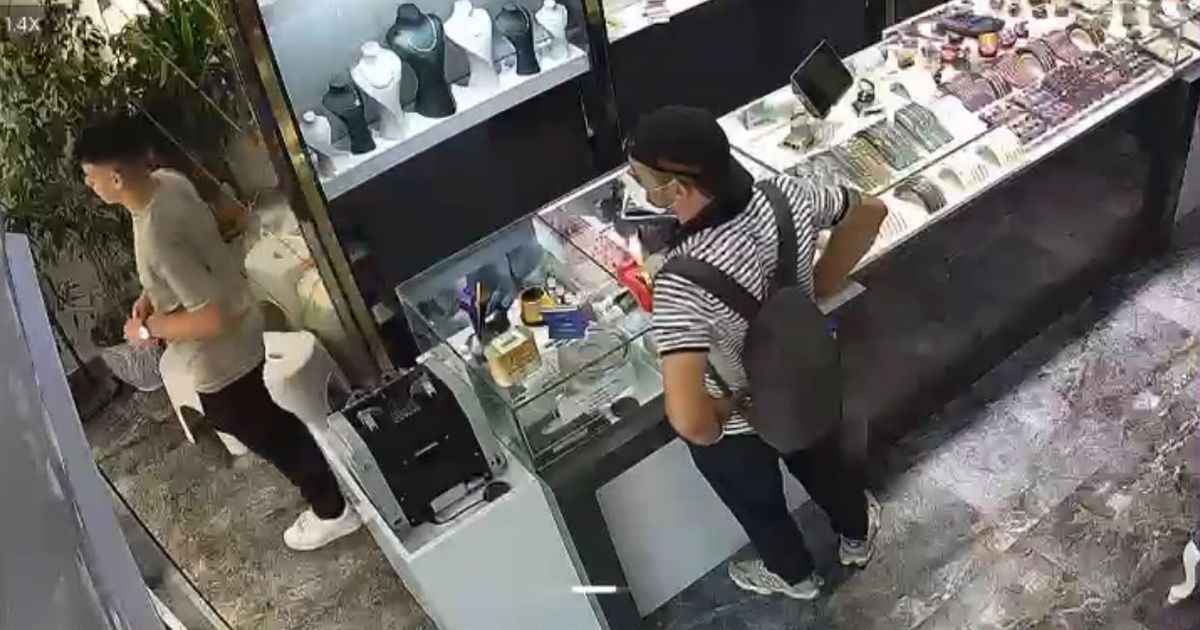 Kuyumcudan 3 Bilezik Çalan Hırsız Kovalamacayla Yakalandı