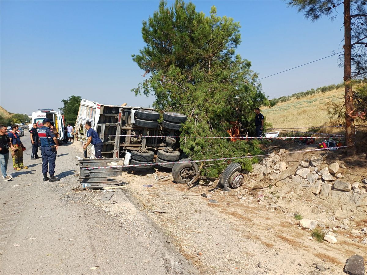 Salihli'de feci kaza: 1 ölü, 7 yaralı