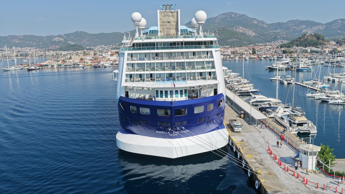 Marmaris'e 1810 Turist Taşıyan Kruvaziyer Geldi