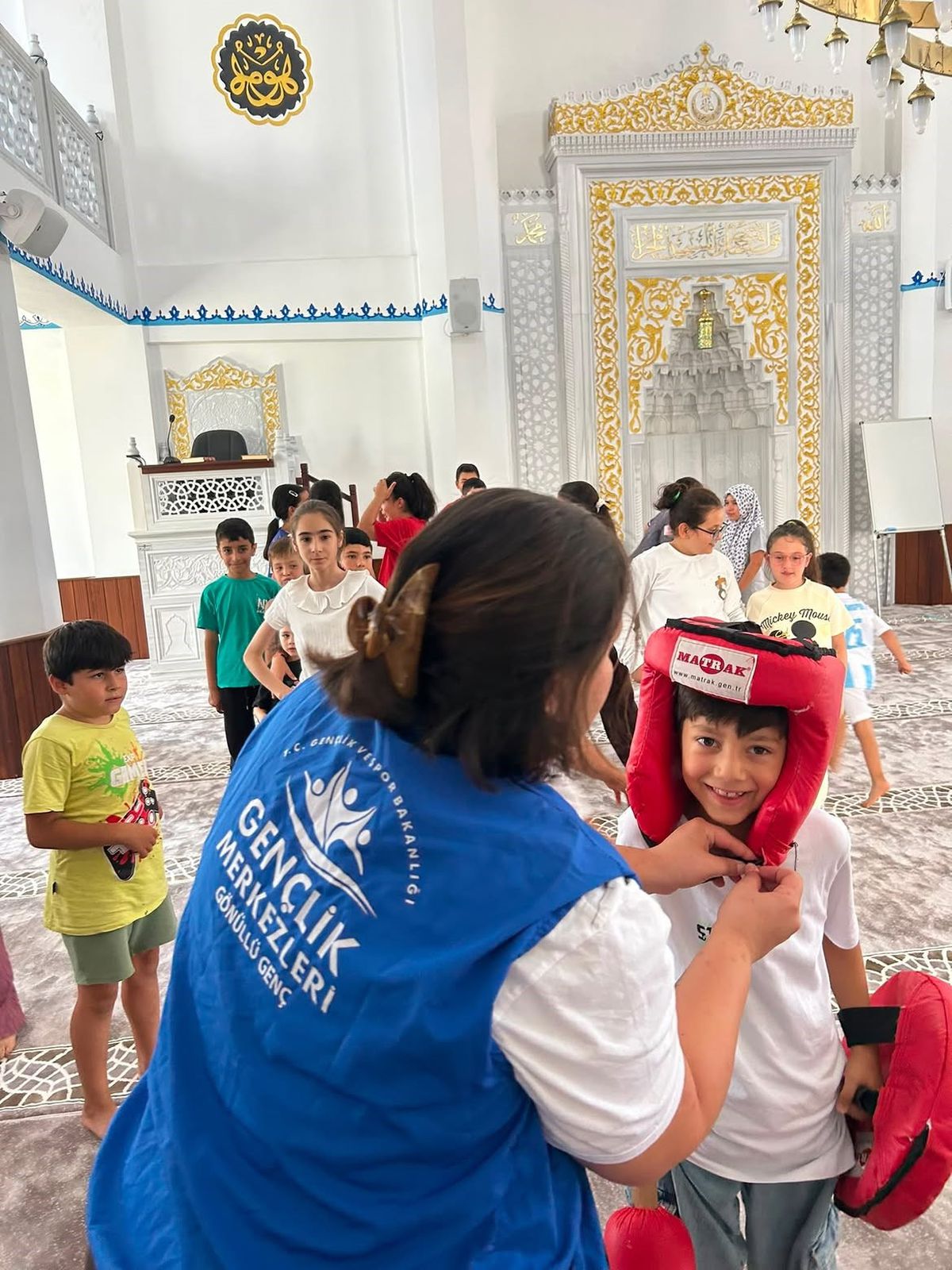 Kötekli Gençlik Merkezi Gönüllüleri 'Merkezim Her Yerde' Projesiyle Çocuklara Neşe Saçıyor