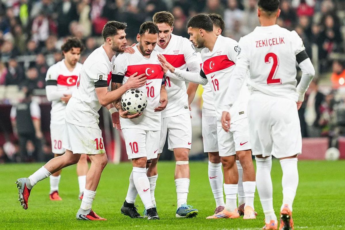 Milli futbolcumuzun evi soyuldu! Zararı servet değerinde
