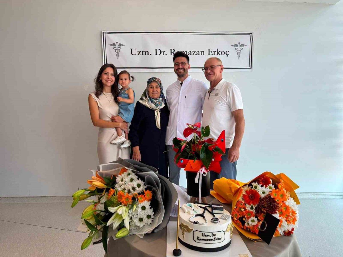 Dr. Ramazan Erkoç, İç Hastalıkları Kliniği'nin 47. Uzmanı Oldu