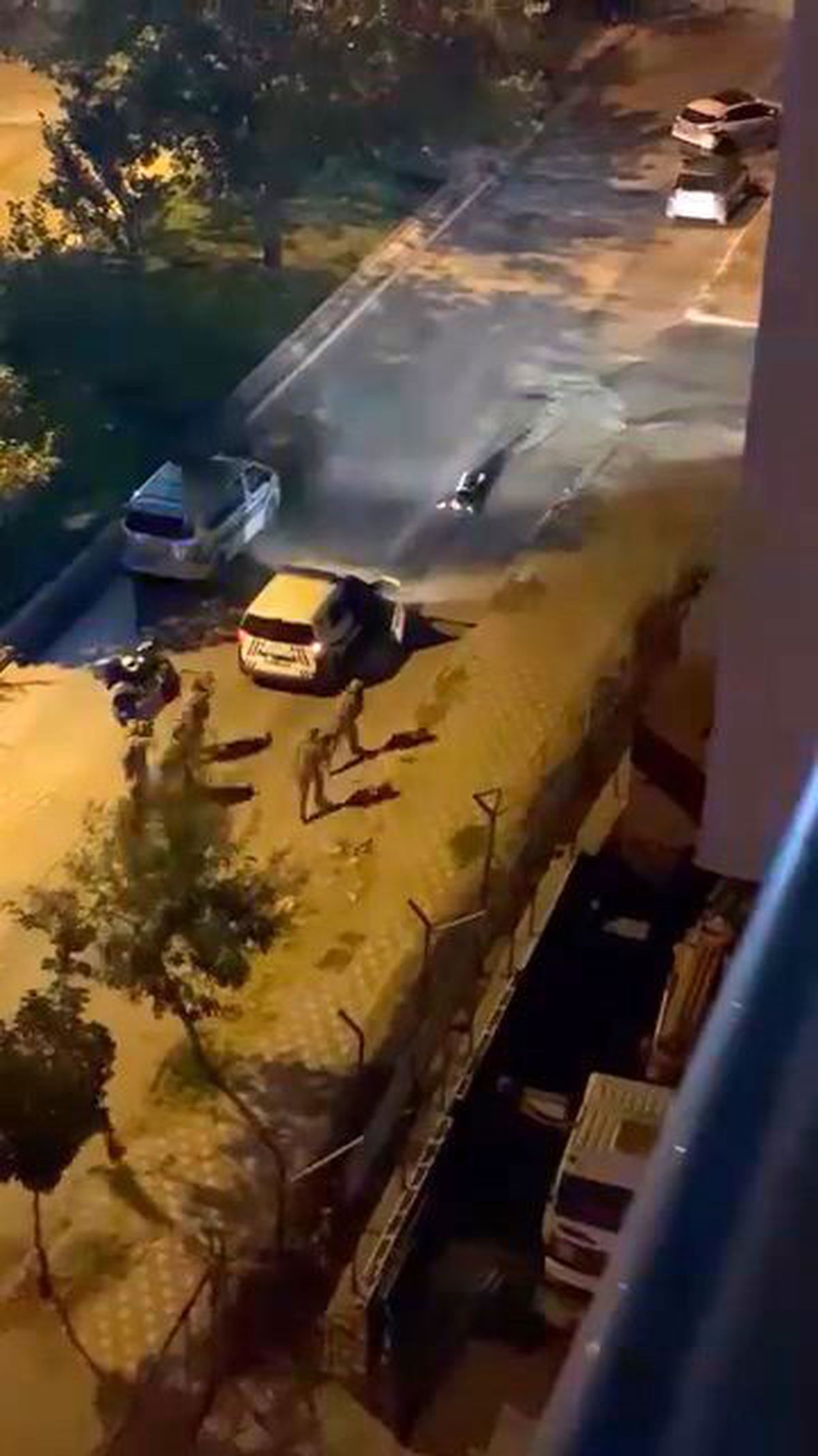 Elazığ'da silahlı şahıs PÖH'ü görünce teslim oldu