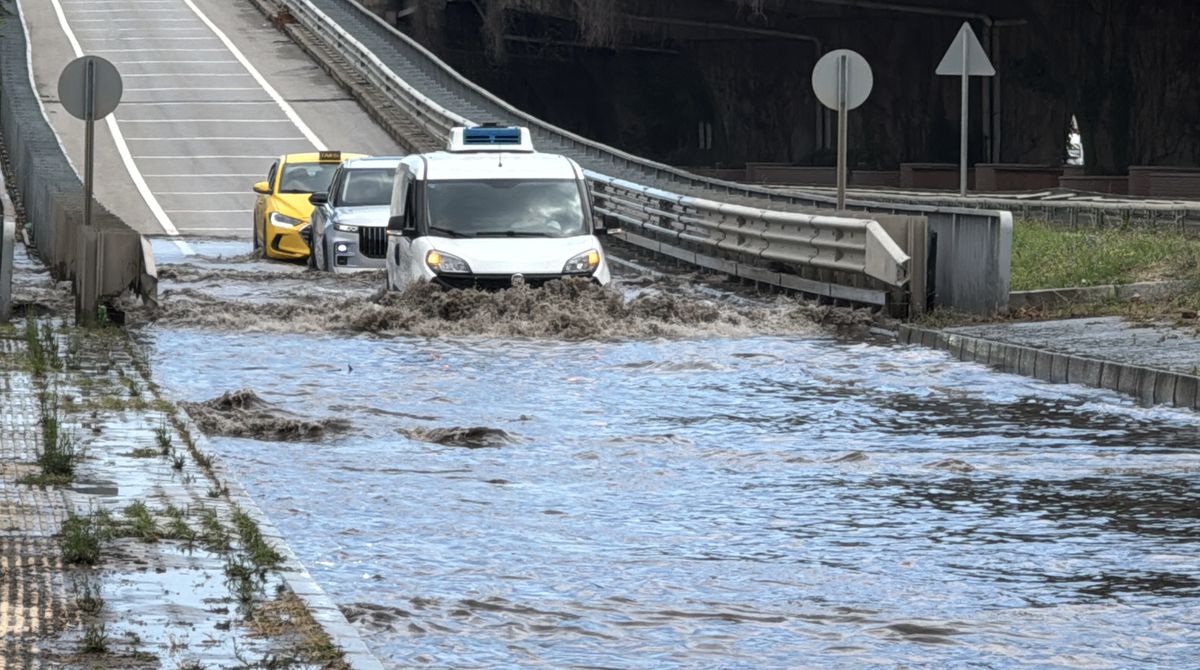 Samsun'da Sağanak Yağış Hayatı Olumsuz Etkiledi