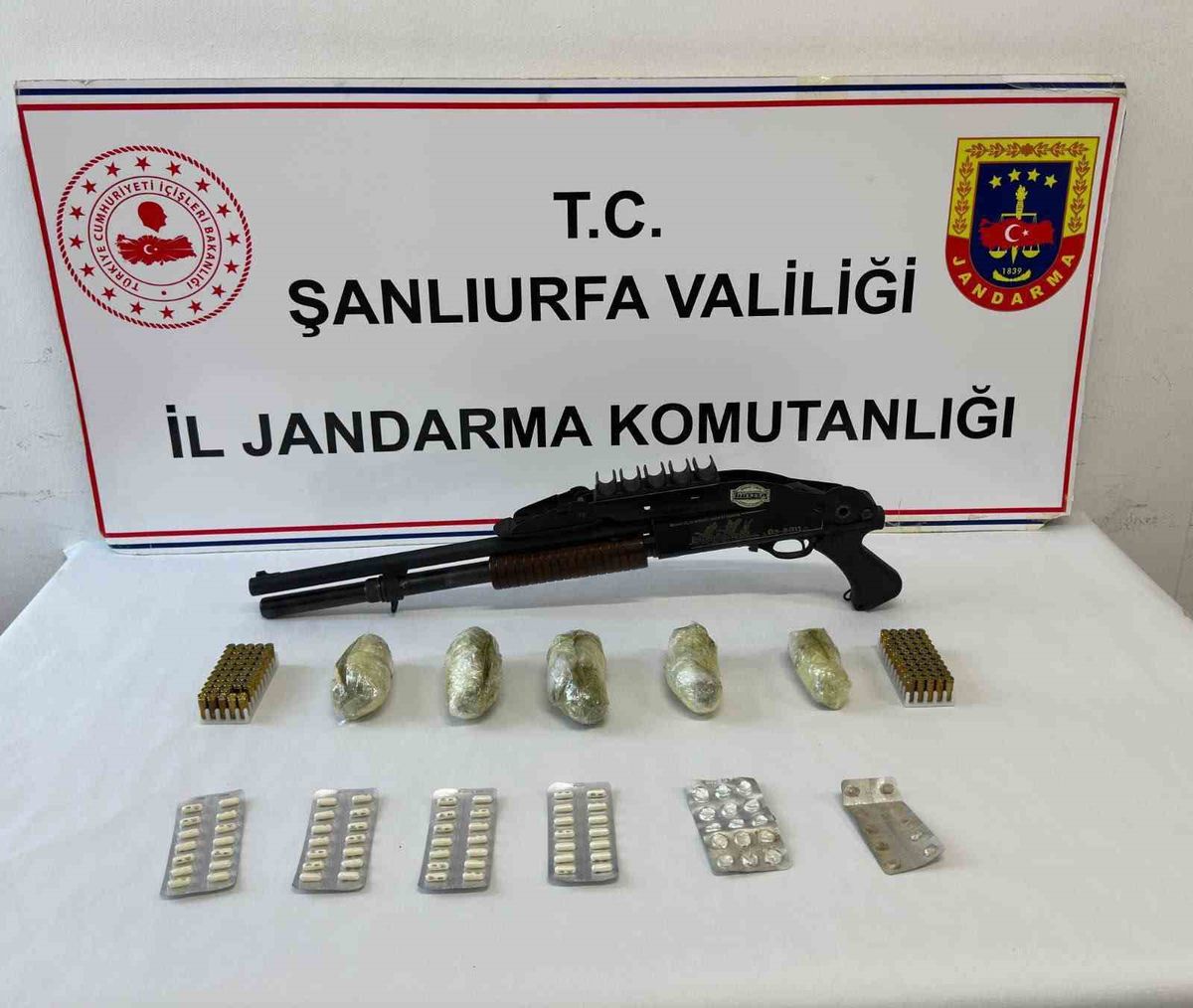 Suruç'ta Uyuşturucu Operasyonu: 479 Gram Esrar ve Silah Ele Geçirildi
