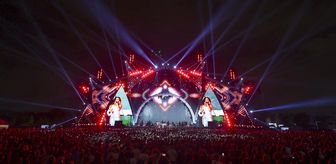 Semicenk ve Yıldız Tilbe, İstanbul Festivali’ni Mest Etti