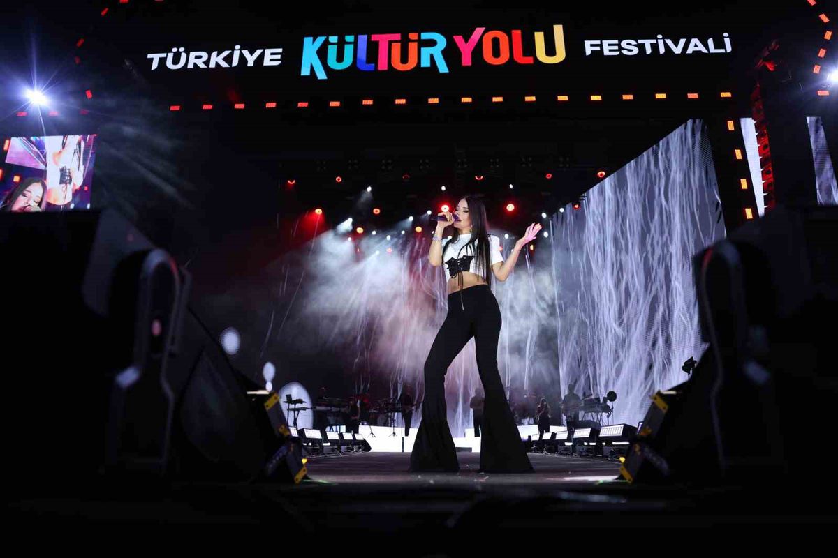 Simge, Malatya Kültür Yolu Festivali'nde Sahne Aldı