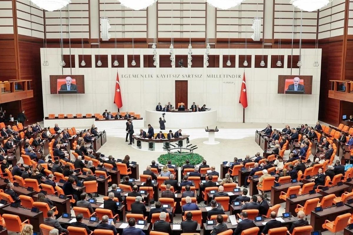 Şehit aileleri ve gazilerin hakları güçlendiren düzenleme yasalaştı