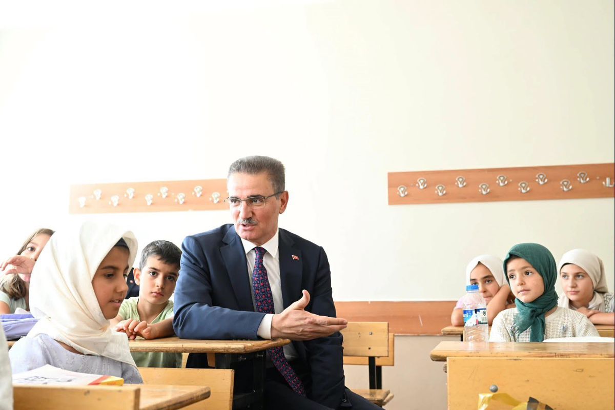 Vali Baruş'tan TÜGVA Yaz Okulu Ziyareti